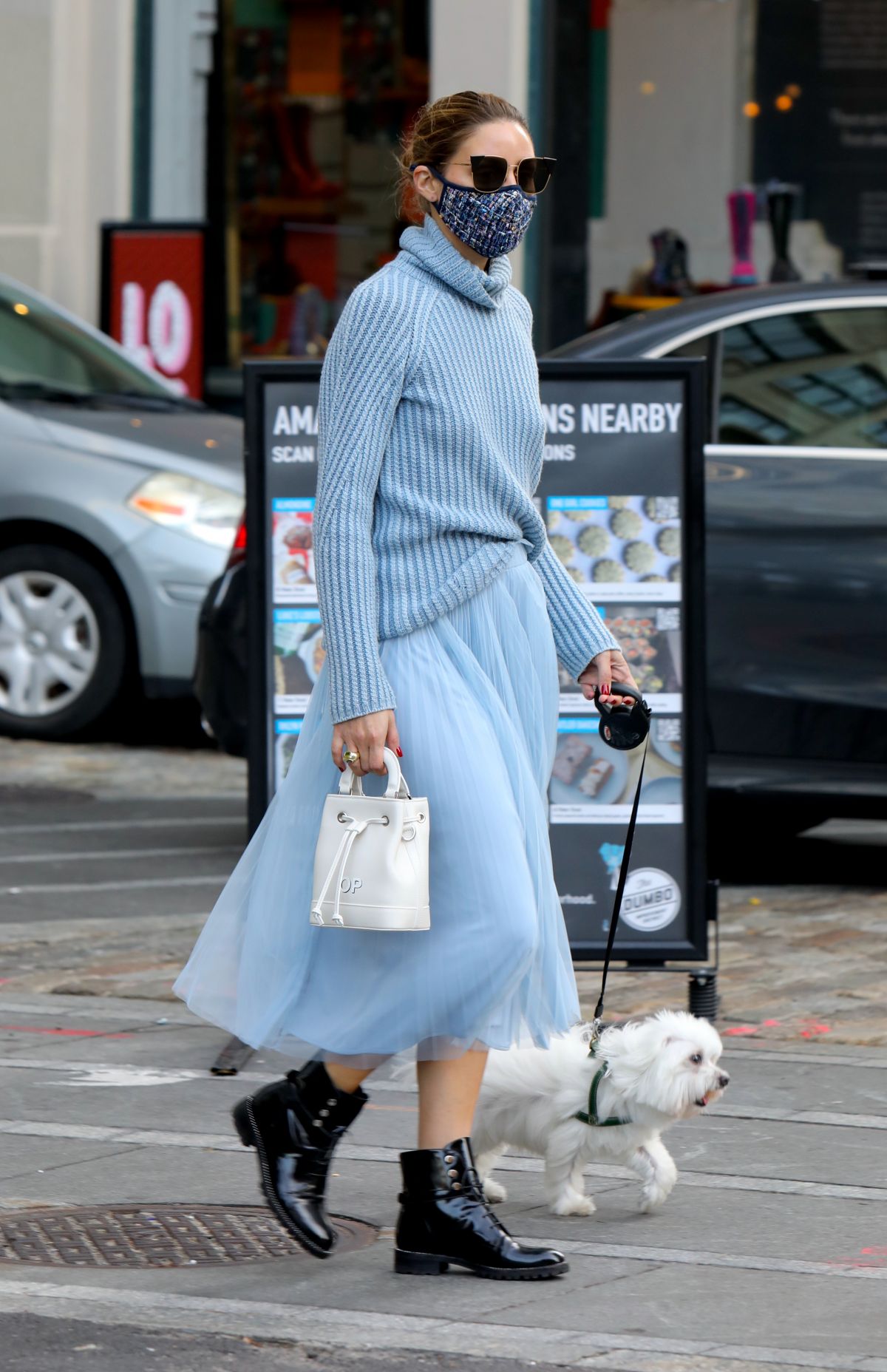 Olivia Palermo Out with Her Dog in New York 2020/10/24