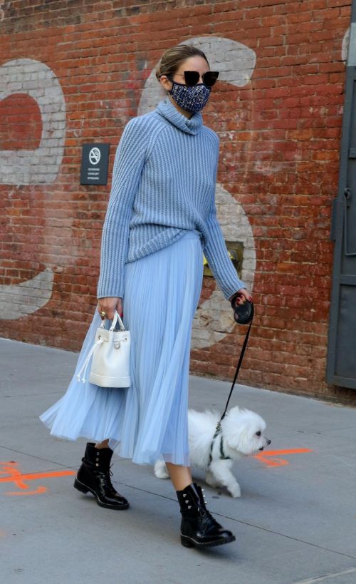 Olivia Palermo Out with Her Dog in New York 2020/10/24 9