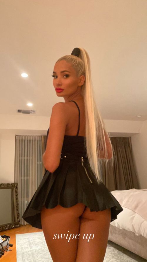 Pia Mia Perez in Black Short Skirt Instagram Photos 2020/10/25