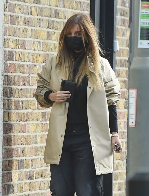 Pregnant Jennifer Lawrence Out for Lunch in New York 2020/10/26 11