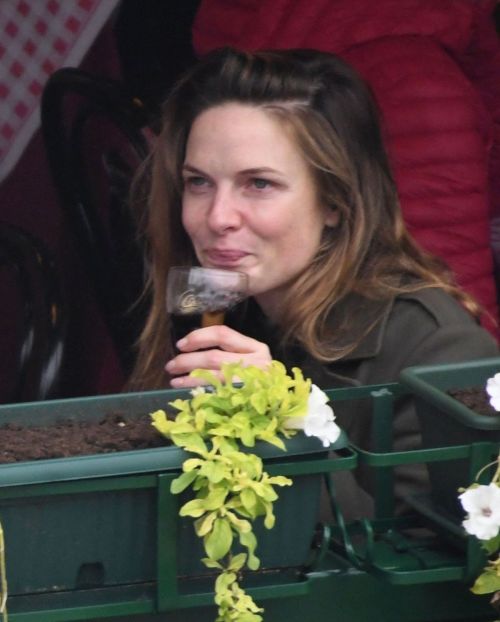 Rebecca Ferguson Out with Her Boyfriend in Venice 2020/10/22 3