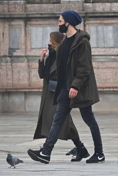 Rebecca Ferguson Out with Her Boyfriend in Venice 2020/10/22 6