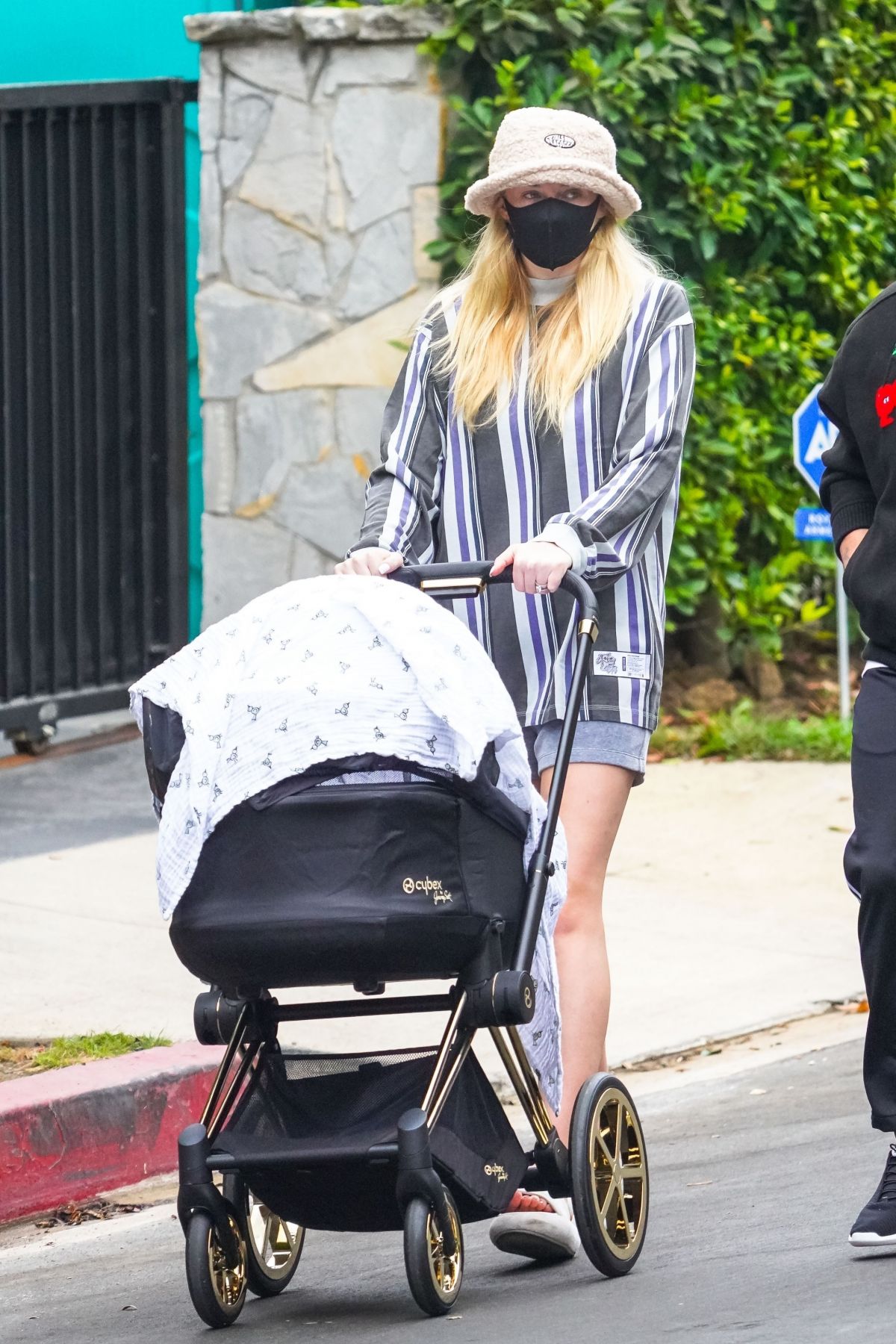 Sophie Turner and Joe Jonas Out in Los Angeles 2020/10/22