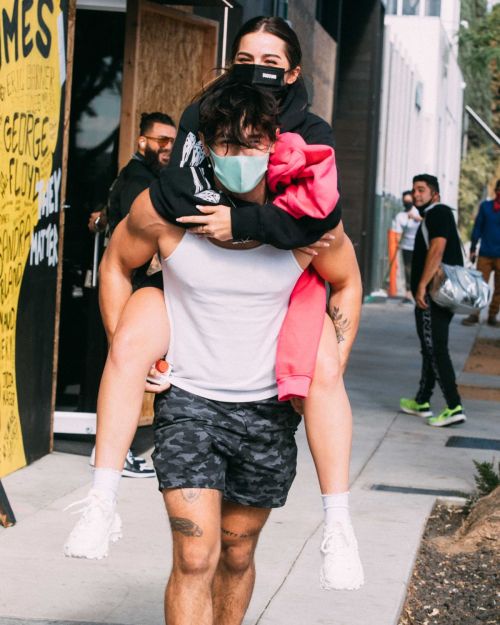 Addison Rae Gets Piggy Back Ride from Bryce Hall Out in Los Angeles 2020/11/12 3