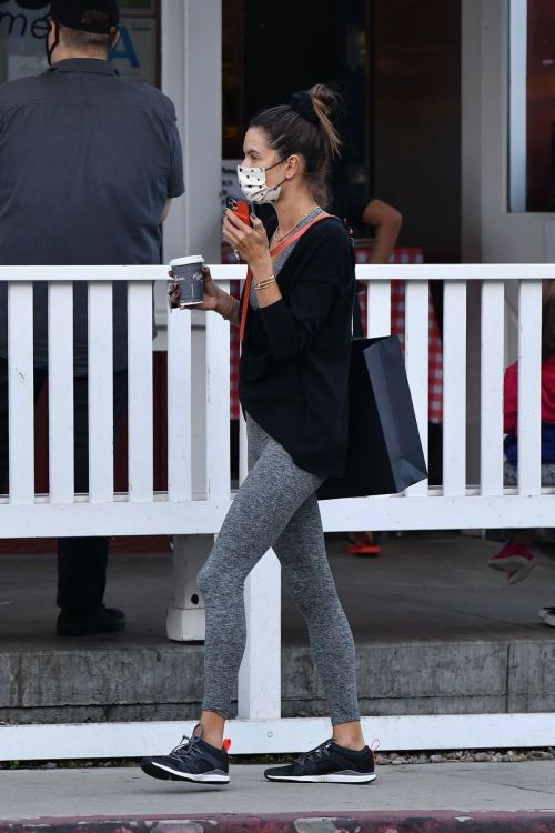 Alessandra Ambrosio in Tights Out for Ice Cream 2020/10/28