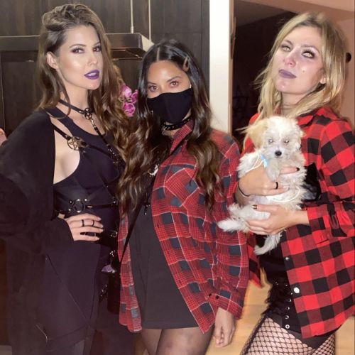 Amanda Cerny Halloween 2020 party fun with her friends in Whitneys House 2020/10/31 1