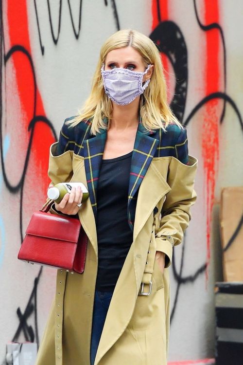 American Businesswomen Nicky Hilton Out in New York 2020/10/22 4