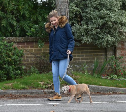 Amy Hart Out with Her Dog in West Sussex 2020/11/27 5
