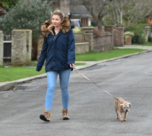 Amy Hart Out with Her Dog in West Sussex 2020/11/27 6