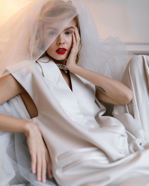 Anastasiya Shcheglova Photoshoot for vesssna.com, 2020 Issue 11
