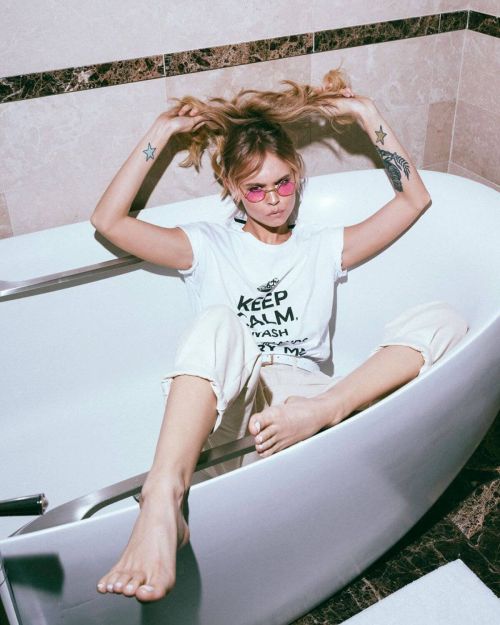 Anastasiya Shcheglova Photoshoot for vesssna.com, 2020 Issue 13