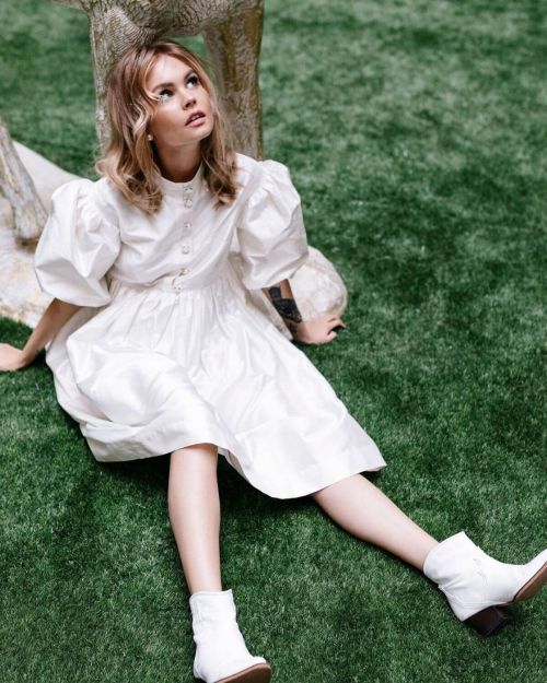 Anastasiya Shcheglova Photoshoot for vesssna.com, 2020 Issue 31