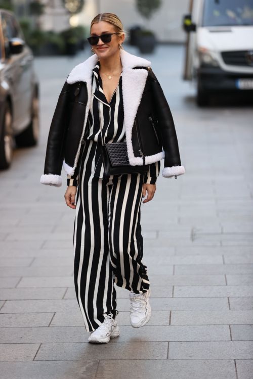 Ashley Roberts Arrives at Heart Radio in London 2020/11/23 3