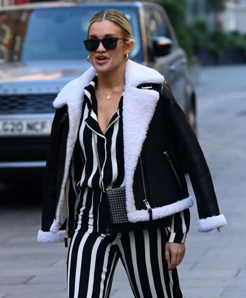 Ashley Roberts Arrives at Heart Radio in London 2020/11/23 5