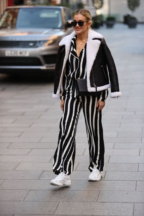 Ashley Roberts Arrives at Heart Radio in London 2020/11/23 7