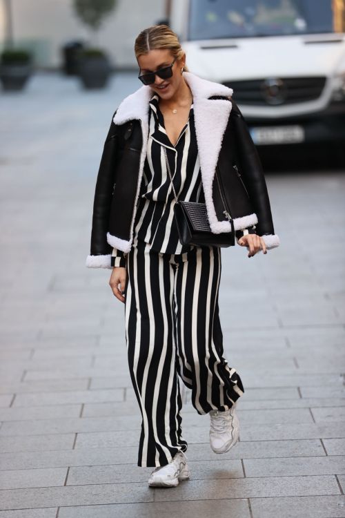 Ashley Roberts Arrives at Heart Radio in London 2020/11/23 8