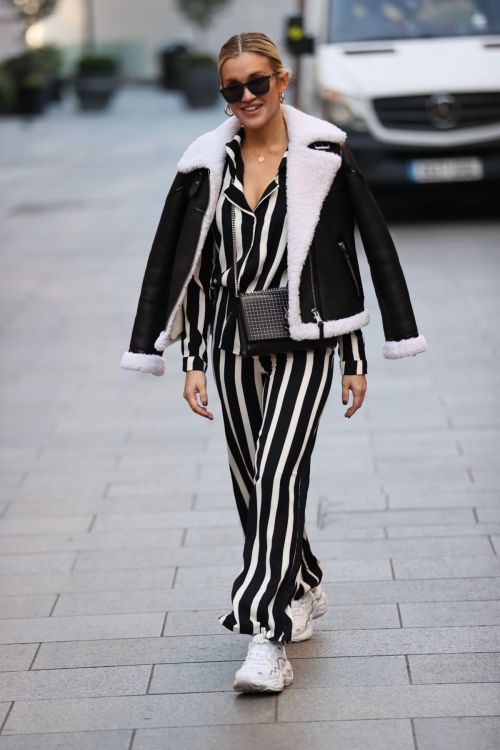 Ashley Roberts Arrives at Heart Radio in London 2020/11/23 9
