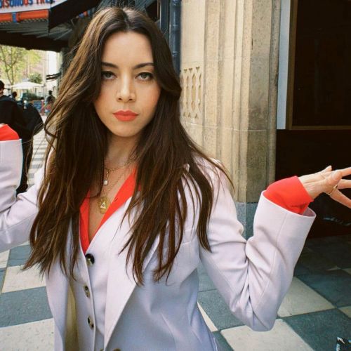 Aubrey Plaza in Stylish Suit Pants Instagram Photos 11/25/2020 1