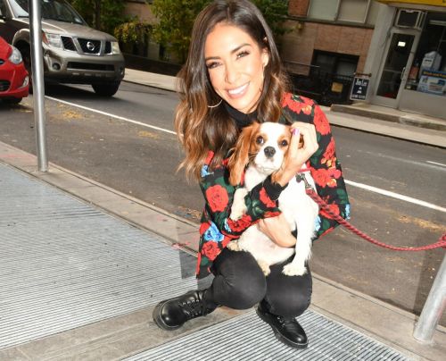 Bianca Peters enjoys with her dog Out and About in New York 2020/11/25 2