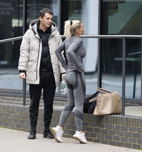 Billie Faiers with her friends Leaves Ice Rink in Essex 2020/11/26 10