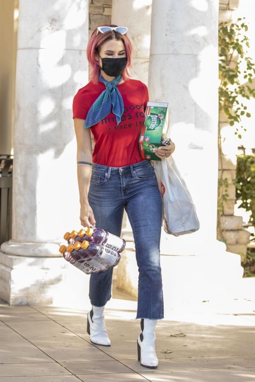 Brittany Furlan in Red and Blue Outfit Out Shopping in Los Angeles 2020/10/28 7