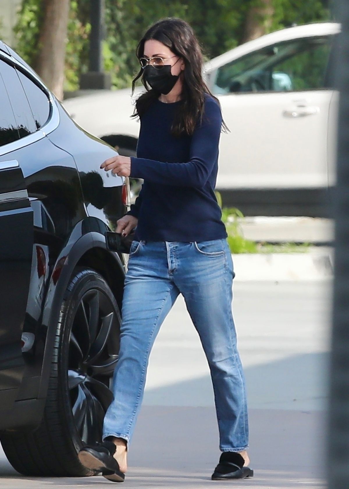 Courteney Cox in Navy Blue Sweater with Denim Out in Malibu 2020/11/23