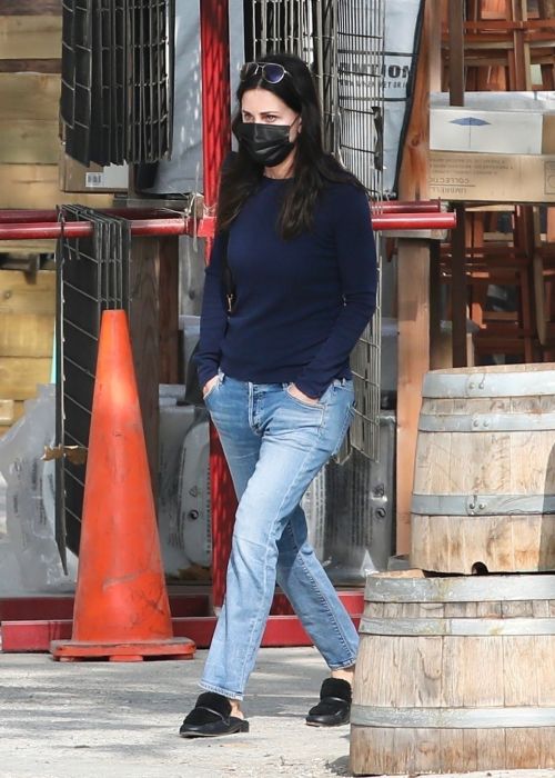 Courteney Cox in Navy Blue Sweater with Denim Out in Malibu 2020/11/23 2