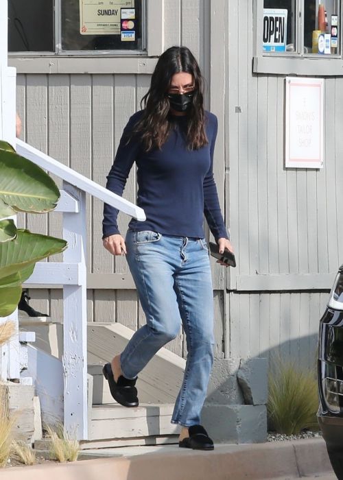 Courteney Cox in Navy Blue Sweater with Denim Out in Malibu 2020/11/23