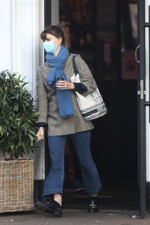 Daisy Edgar-Jones at Joe & The Juice in London 2020/11/15 4