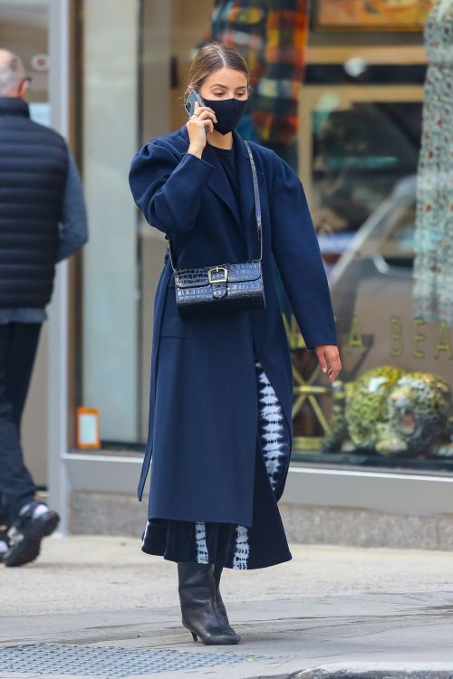 Dianna Agron in Long Black Coat with Face Mask Out in New York 2020/10/20 3