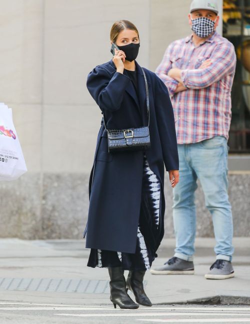 Dianna Agron in Long Black Coat with Face Mask Out in New York 2020/10/20 5