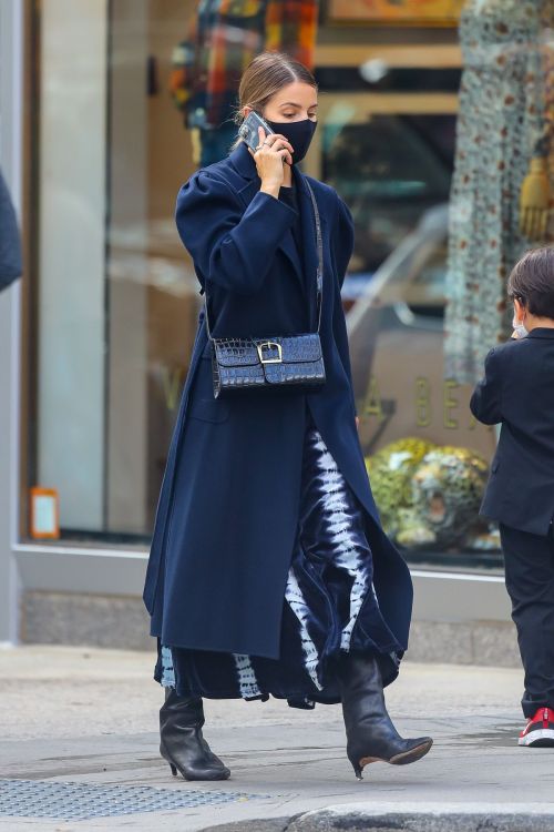 Dianna Agron in Long Black Coat with Face Mask Out in New York 2020/10/20 6
