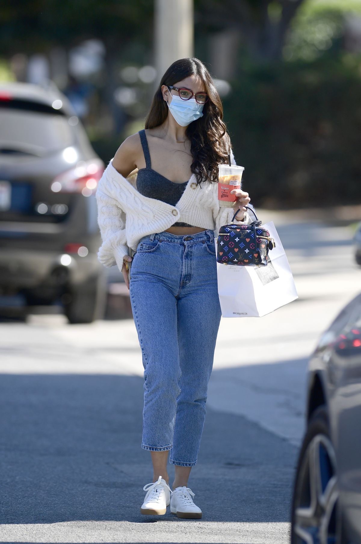 Eiza Gonzalez Out for Coffee in Los Angeles 2020/10/28
