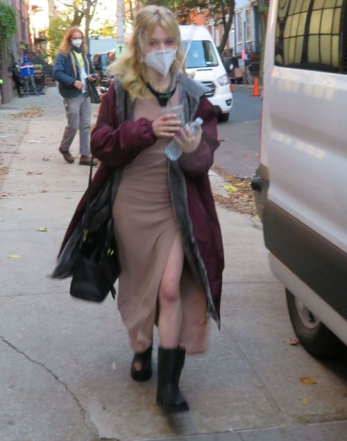 Emily Alyn Lind on the Set of Gossip Girl in New York 2020/11/16 5