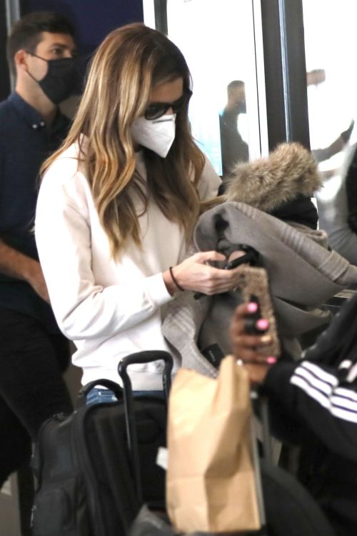 Erin Andrews Arrives at LAX in Los Angeles 2020/11/15 4