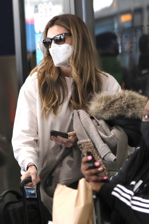 Erin Andrews Arrives at LAX in Los Angeles 2020/11/15 6