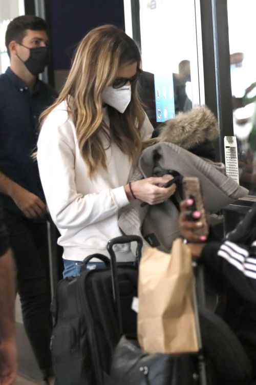 Erin Andrews Arrives at LAX in Los Angeles 2020/11/15 8