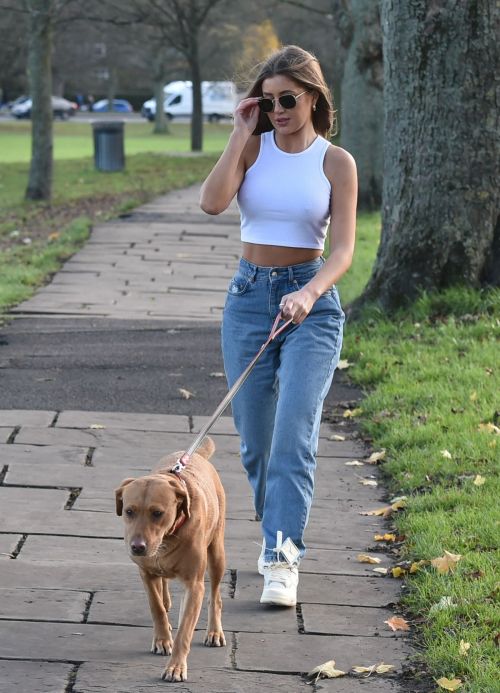 Georgia Steel and Maria Wild walks with her dog out in London 2020/11/23 6