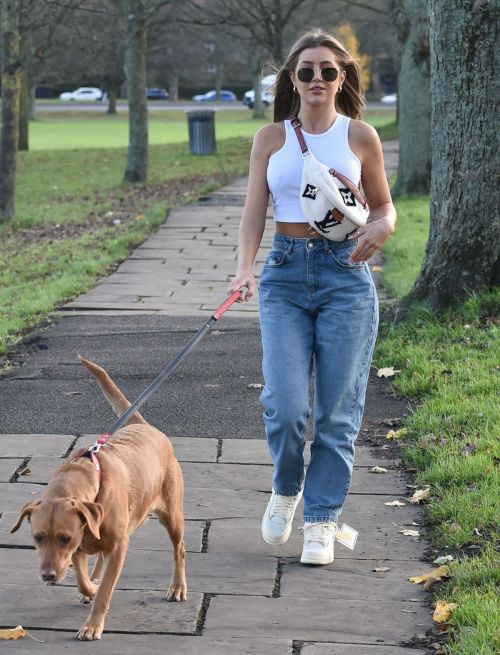 Georgia Steel and Maria Wild walks with her dog out in London 2020/11/23 8