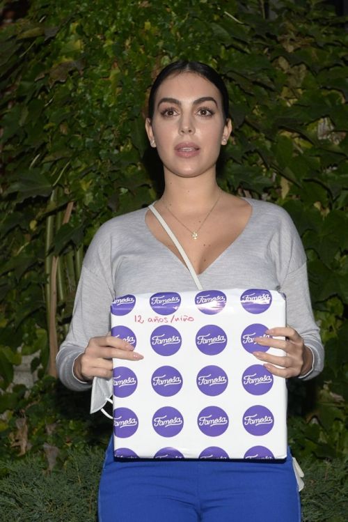 Georgina Rodriguez at  Nuevo Futuro Charity Association Offices in Madrid 2020/11/13 6