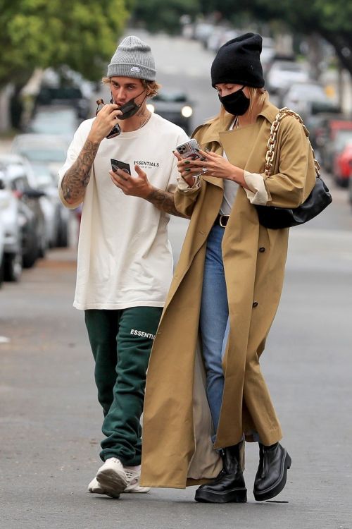 Hailey Rhode and Justin Bieber Out and About in Brentwood 2020/10/22 3