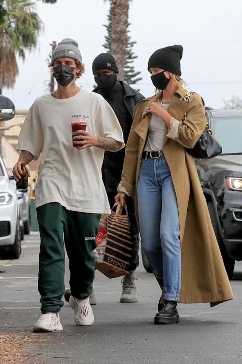 Hailey Rhode and Justin Bieber Out and About in Brentwood 2020/10/22 9