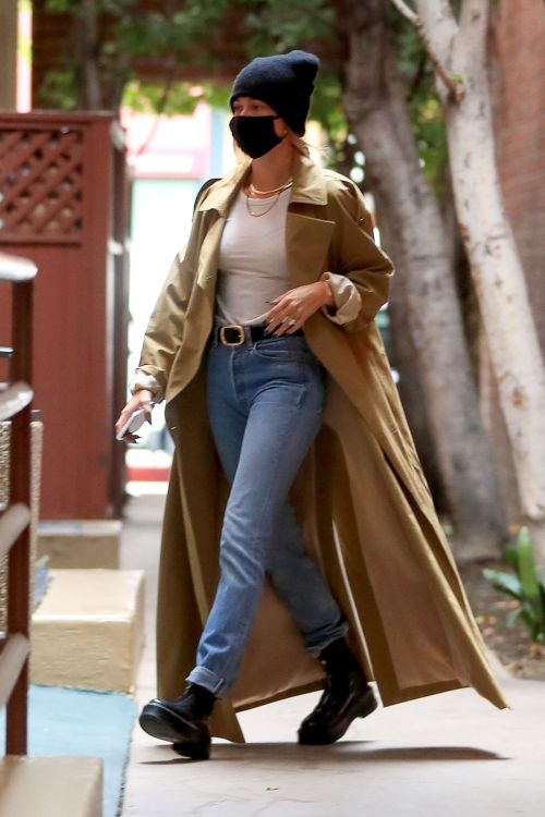 Hailey Rhode Bieber Leaves a Medical Building in Beverly Hills 2020/10/22