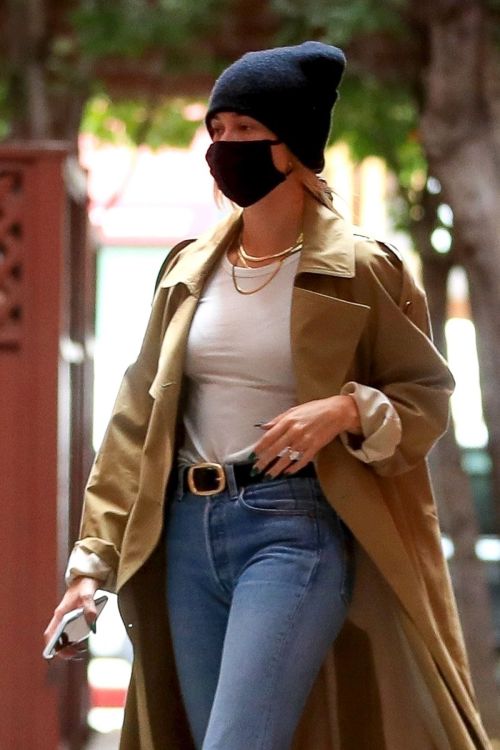 Hailey Rhode Bieber Leaves a Medical Building in Beverly Hills 2020/10/22