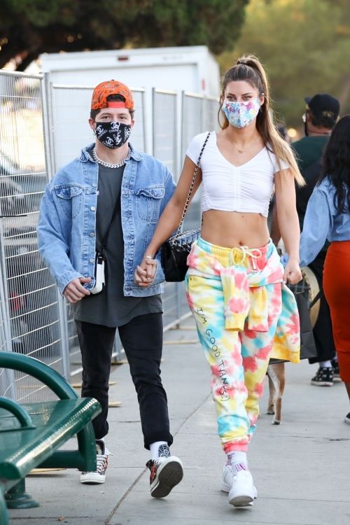 Hannah Stocking Out with her friend in Los Angeles 2020/11/22