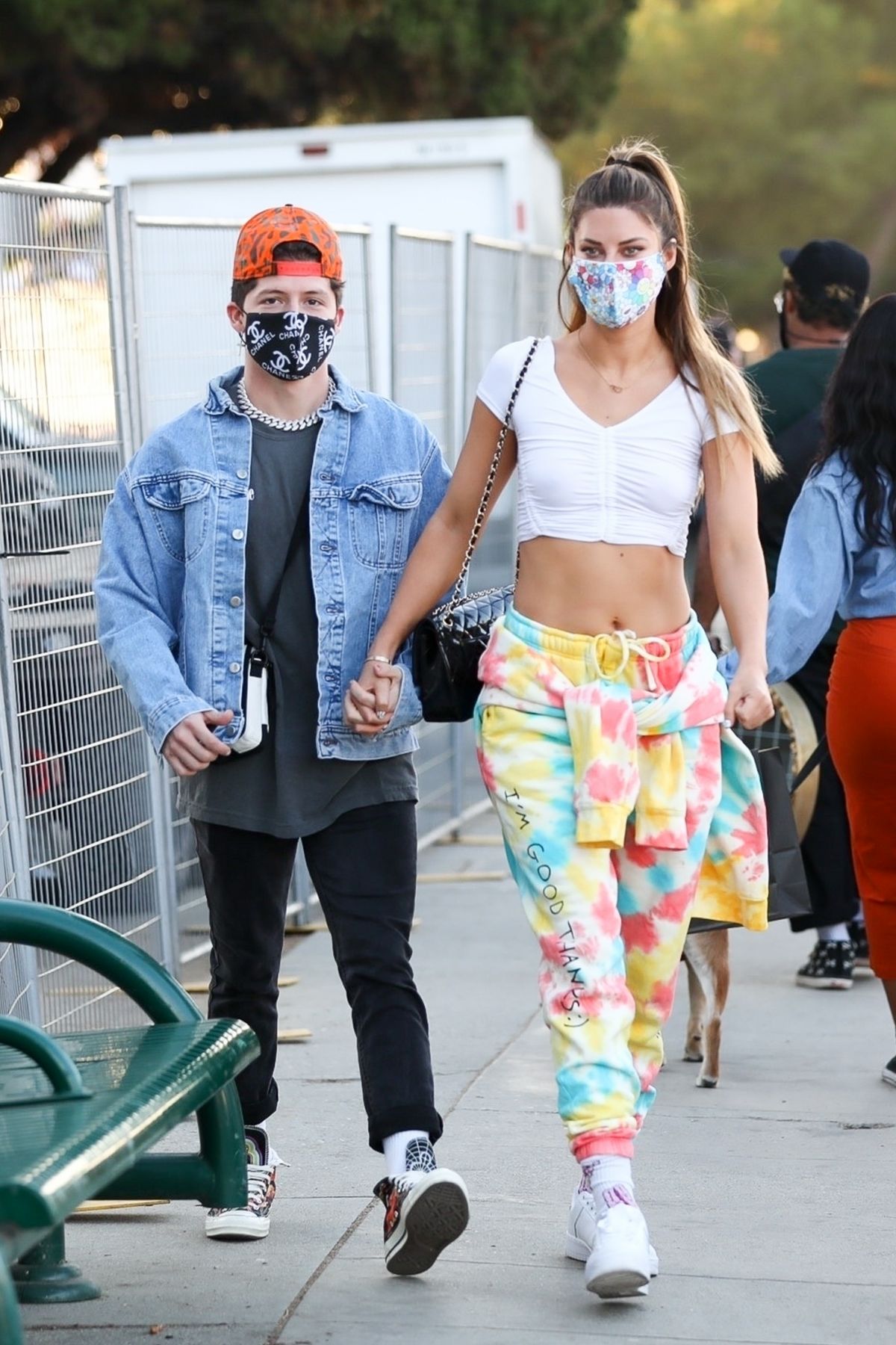 Hannah Stocking Out with her friend in Los Angeles 2020/11/22
