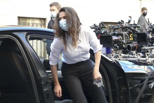 Hayley Atwell and Tom Cruise on the set of Mission Impossible 7 in Rome 2020/11/26