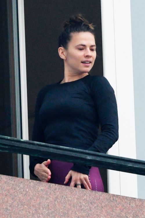 Hayley Atwell Out Jogging in Venice 2020/10/29 3
