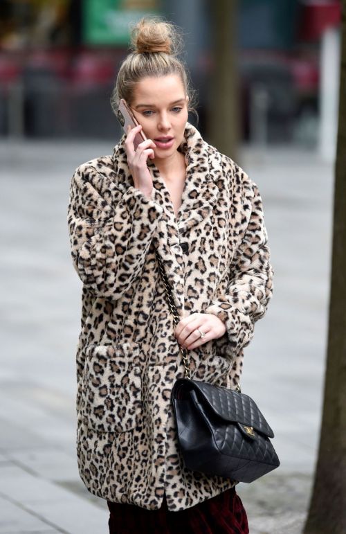 Helen Flanagan Out and About in Manchester 2020/11/23 8