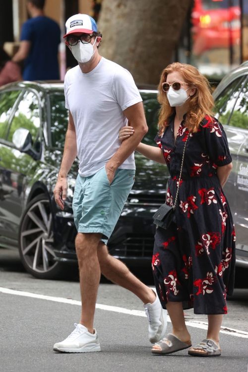 Isla Fisher and Sacha Baron Cohen Out in Woollahra in Sydney 2020/11/27